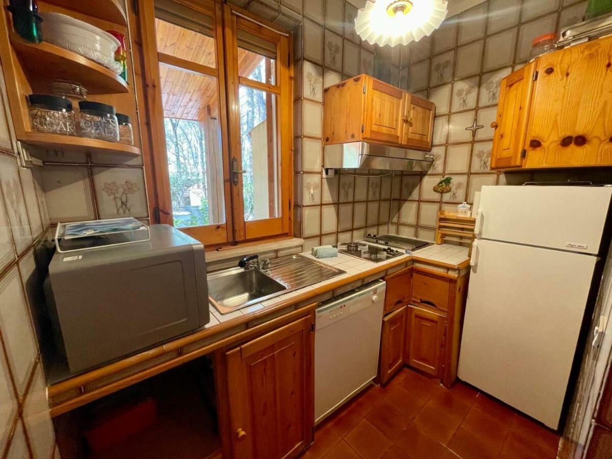 Cucina attrezzata con lavastoviglie